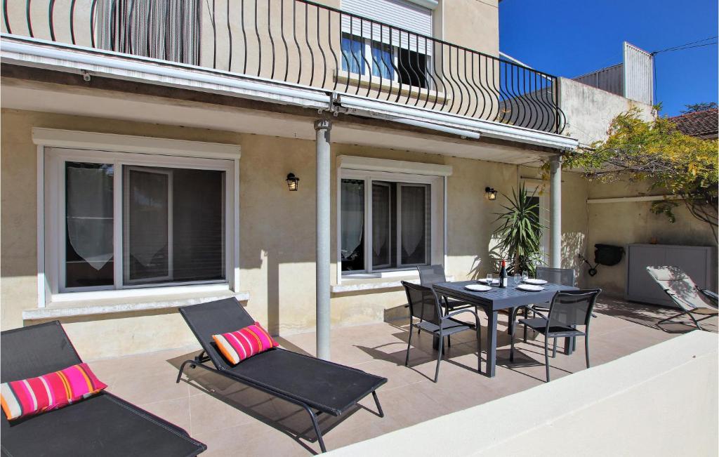 Stunning Apartment In Orange With Outdoor Swimming Pool, 2 Bedrooms And Wifi photo 1