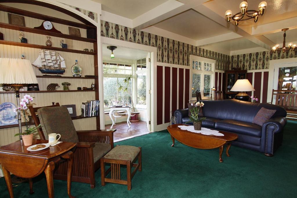The Jabberwock Bed & Breakfast photo 3