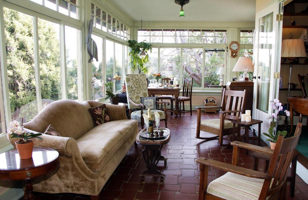 The Jabberwock Bed & Breakfast photo 2
