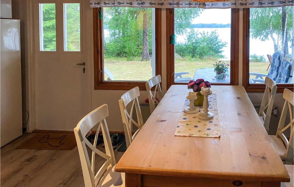 Beautiful Home In Hultsfred With 4 Bedrooms And Wifi photo 2