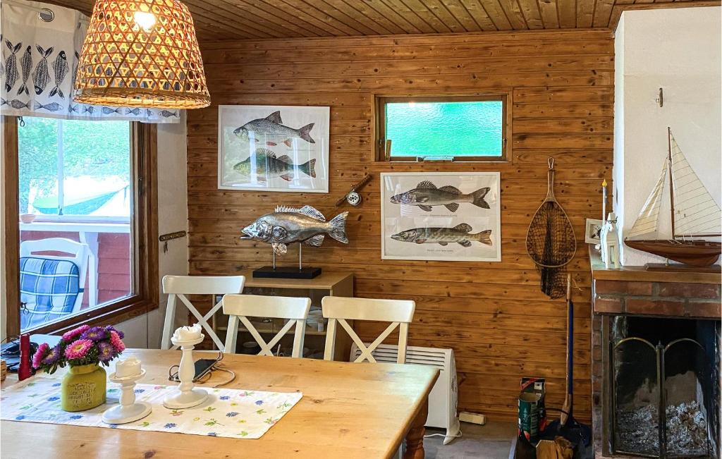 Beautiful Home In Hultsfred With 4 Bedrooms And Wifi photo 4