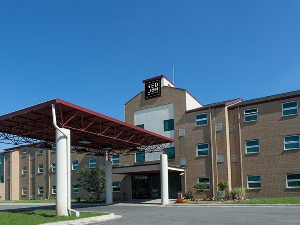 Travelodge by Wyndham Romulus Detroit Airport photo 1