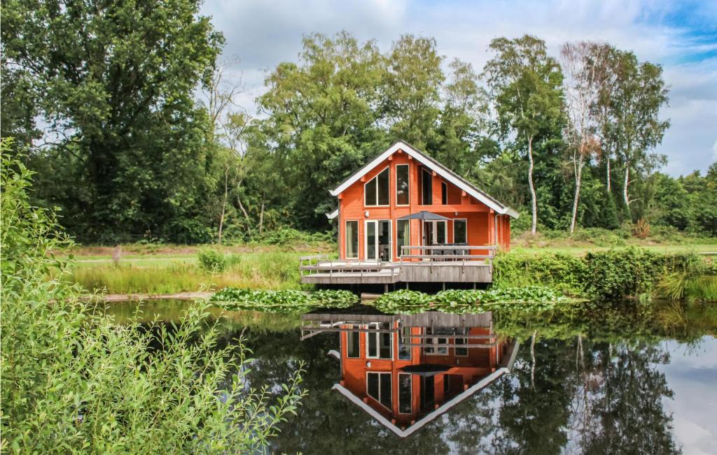 Stunning Home In Heel With 3 Bedrooms, Wifi And Outdoor Swimming Pool