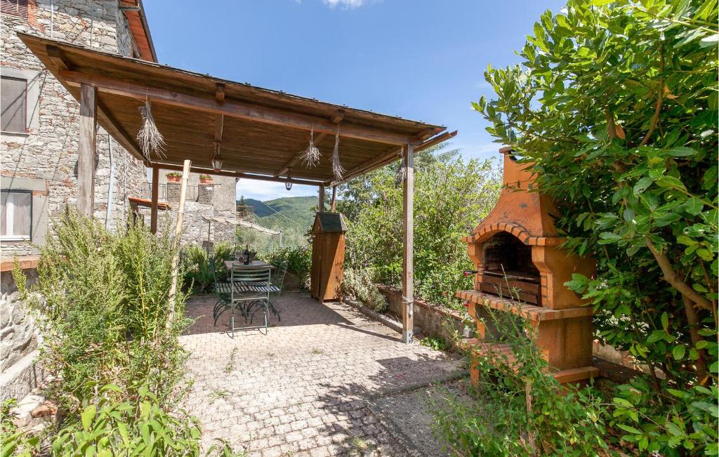 Nice Home In Colognora Di Pescaglia With 4 Bedrooms And Wifi photo 3