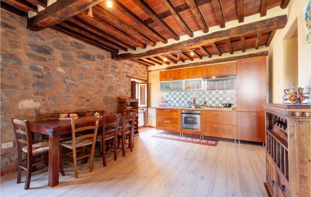 Nice Home In Colognora Di Pescaglia With 4 Bedrooms And Wifi photo 4