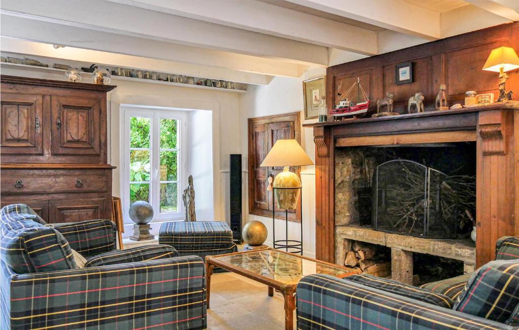 Nice Home In St Germain Des Vaux With 3 Bedrooms And Wifi photo 1