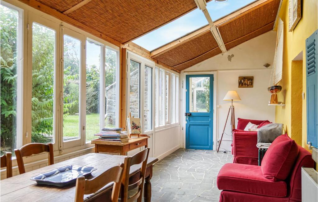 Nice Home In St Germain Des Vaux With 3 Bedrooms And Wifi photo 3