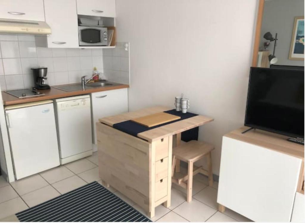 Studio au calme avec piscine, face golf, parking gratuit, tout à pied à 10mn centre ville photo 2