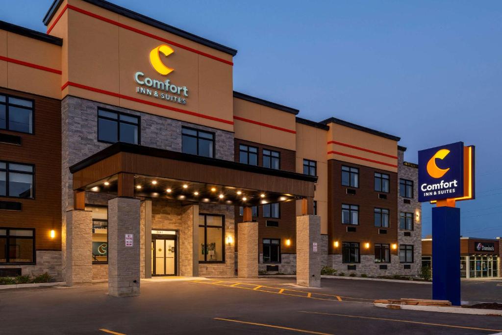 Comfort Inn & Suites photo 1