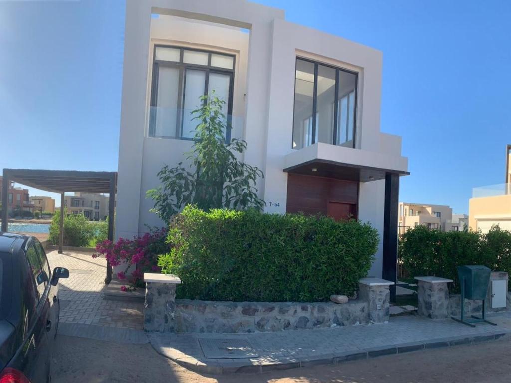 Tawila, 4 Bedroom Villa, Brand new, directly on a lagoon photo 1