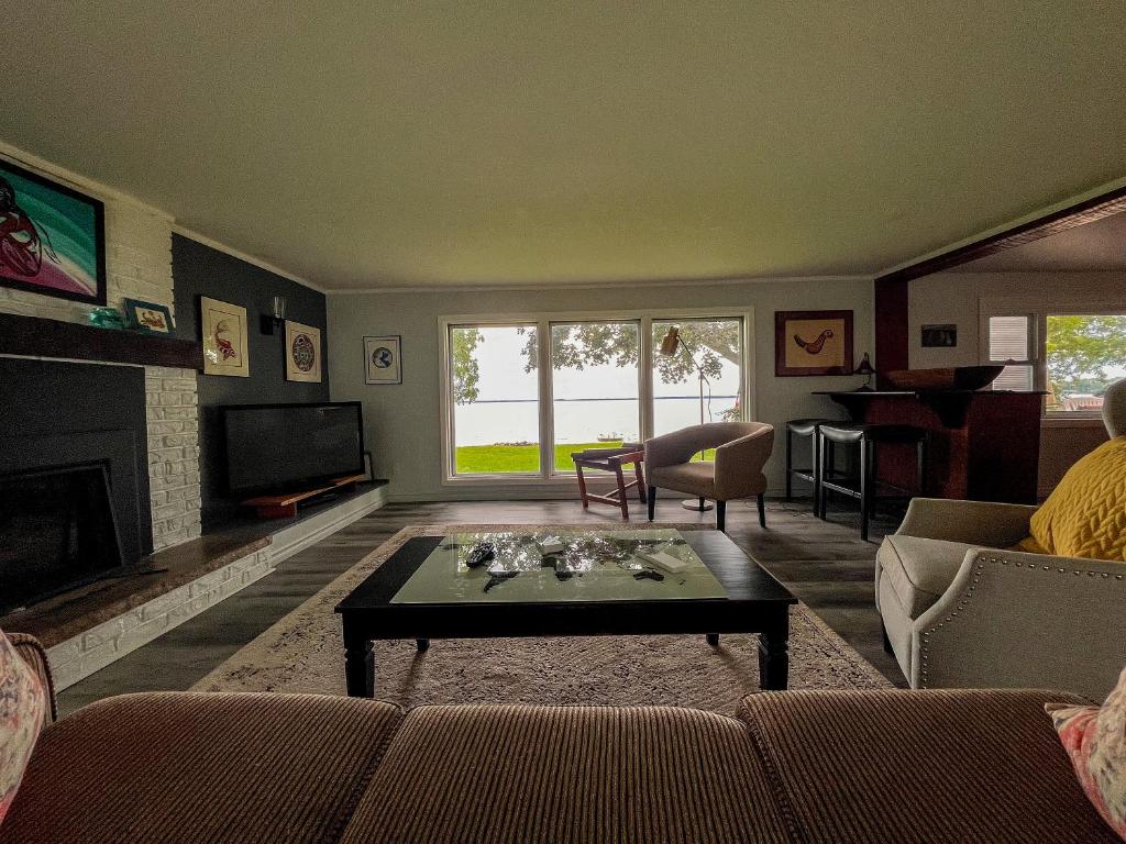 60 Bentons Lane Prince Edward County Ontario photo 4