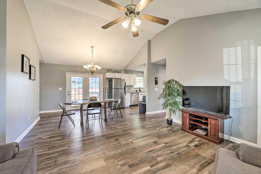 Classic Murfreesboro Home with Grill and Yard! photo 4