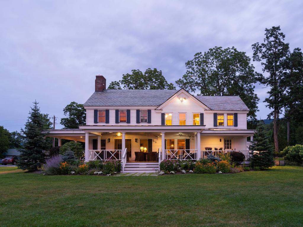 Hill Farm Inn image