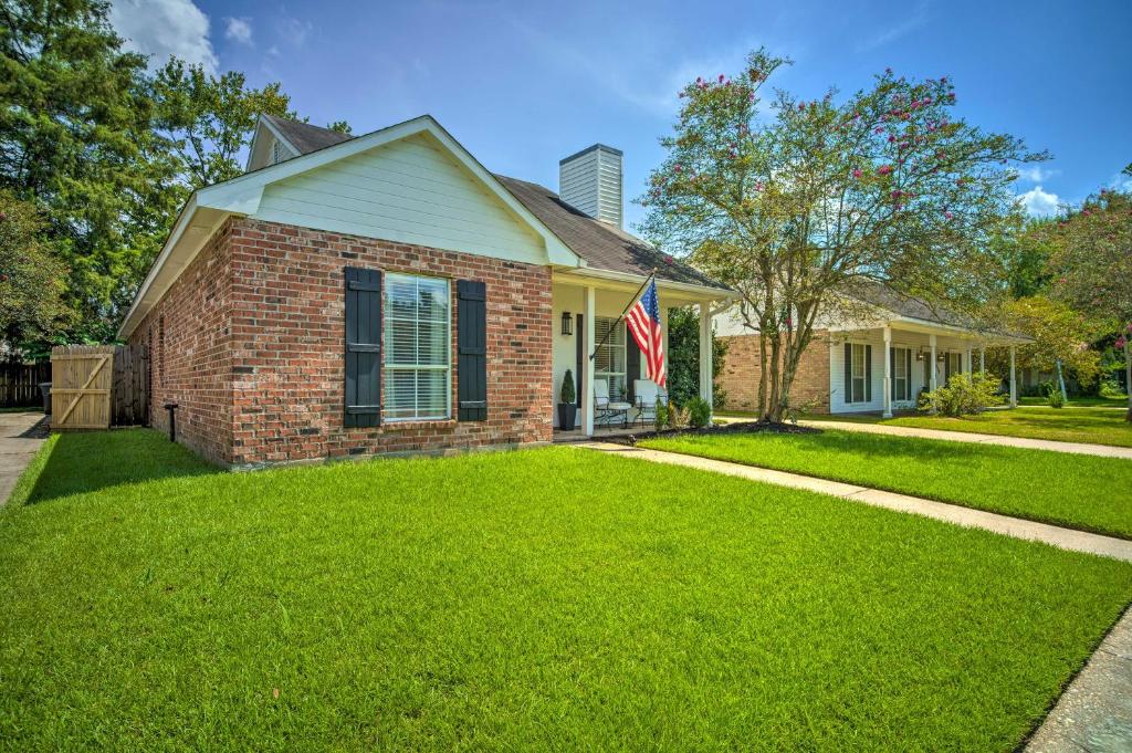 Baton Rouge Game Day House with Chic Yard Space photo 3