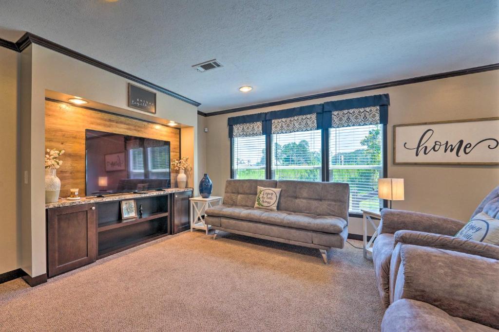 Pet-Friendly Broken Bow Home with Private Pool! photo 4
