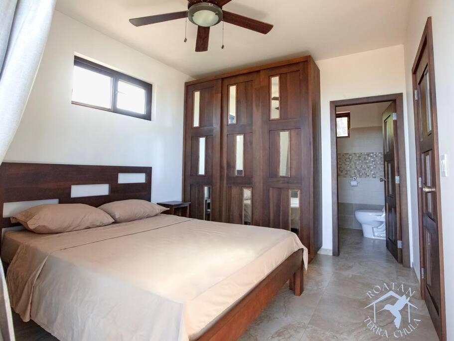 Spacious bungalow with stunning ocean views photo 3
