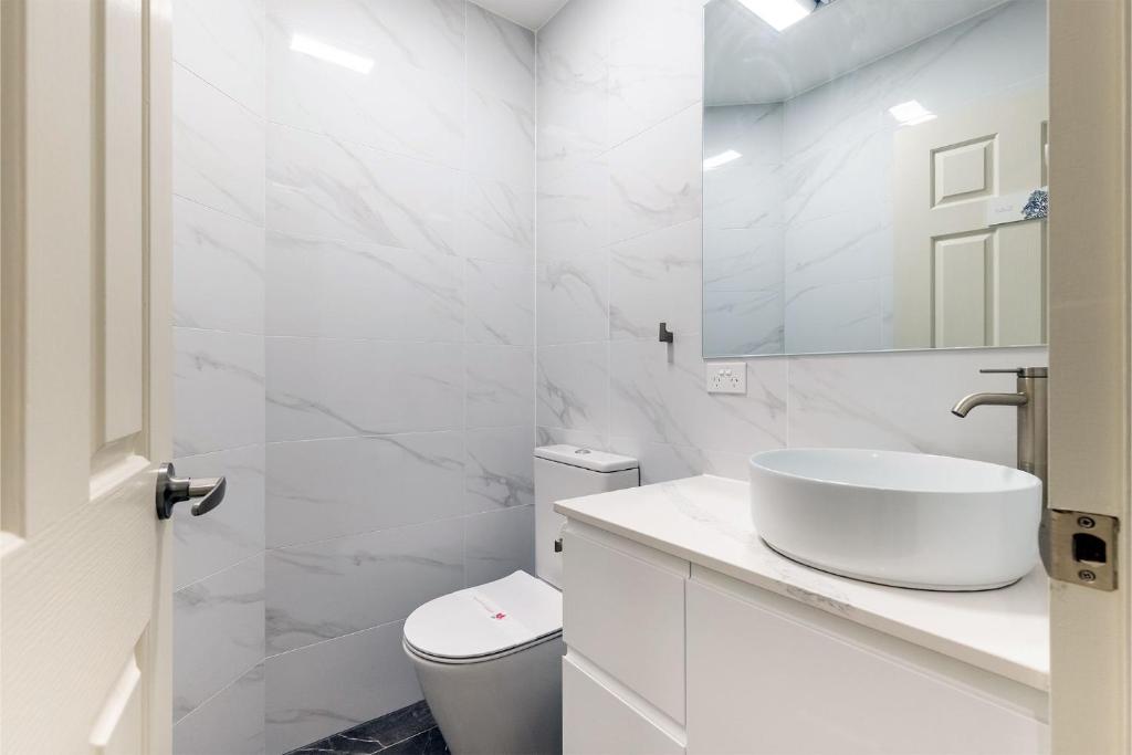 The Bay House Shoal Bay huge five bedroom holiday home with WiFi and Foxtel photo 3