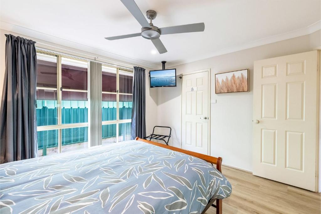 The Bay House Shoal Bay huge five bedroom holiday home with WiFi and Foxtel photo 1