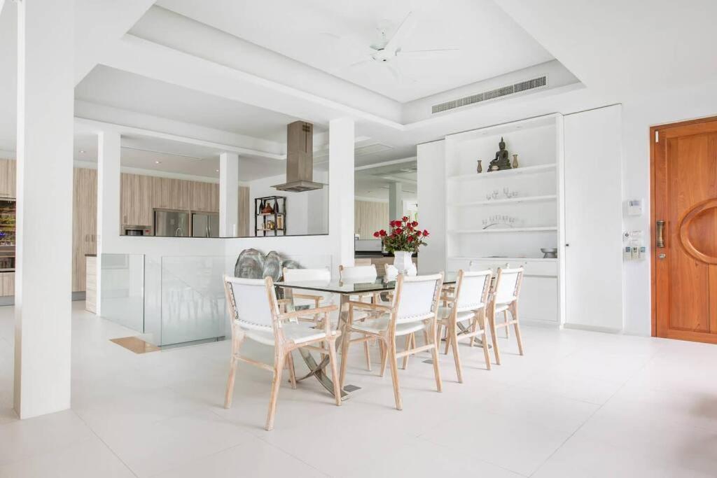 Villa Nirvana - Beachfront Tropical Chic 4BR Haven in Cape Panwa, Phuket photo 4