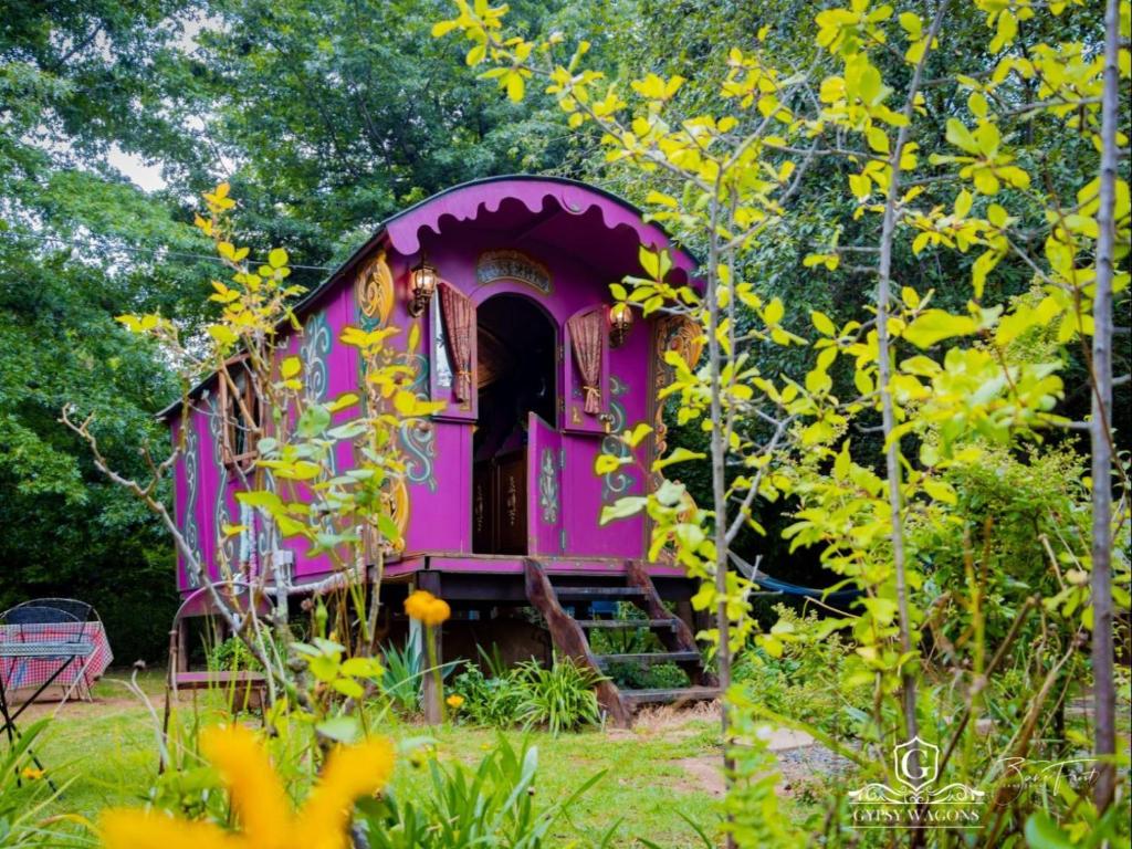 Gypsy Wagons and Vans, Clarens