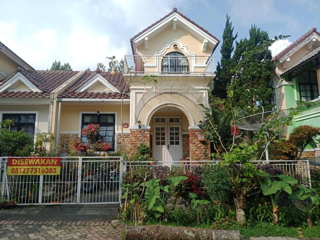 Villa kota bunga 3 kamar bersih dan terawat