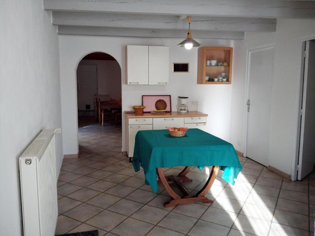Le Bourdon bleu à Celles en Bassigny photo 4