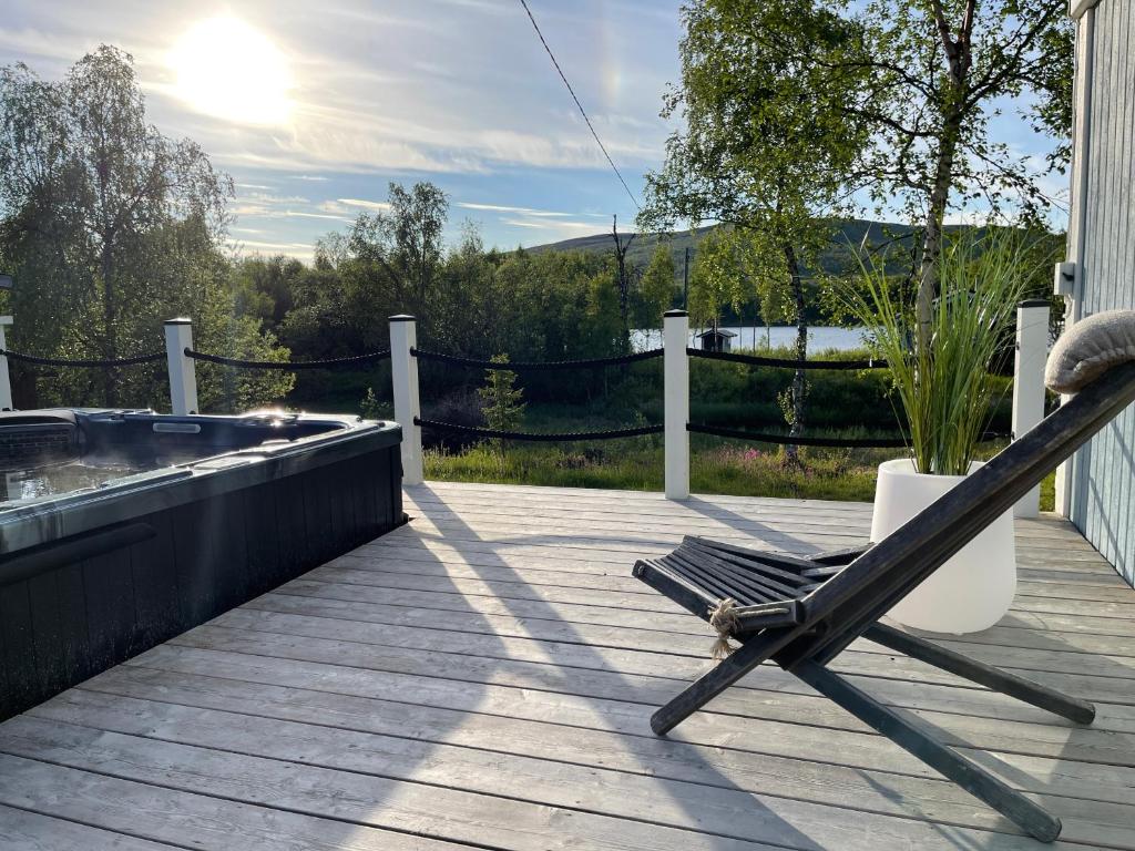 Villa Arktika porealtaallinen mökki Nuorgamissa Tenojoen ja tunturien vieressä photo 1