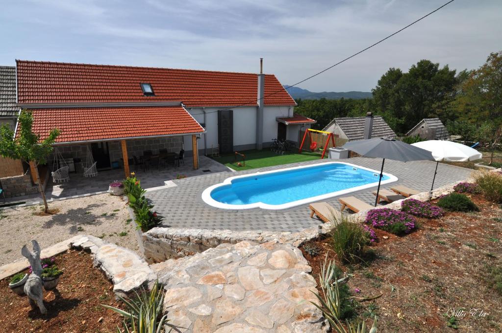 Villa Ela, holiday home with heated pool photo 2