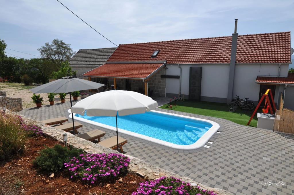 Villa Ela, holiday home with heated pool photo 4