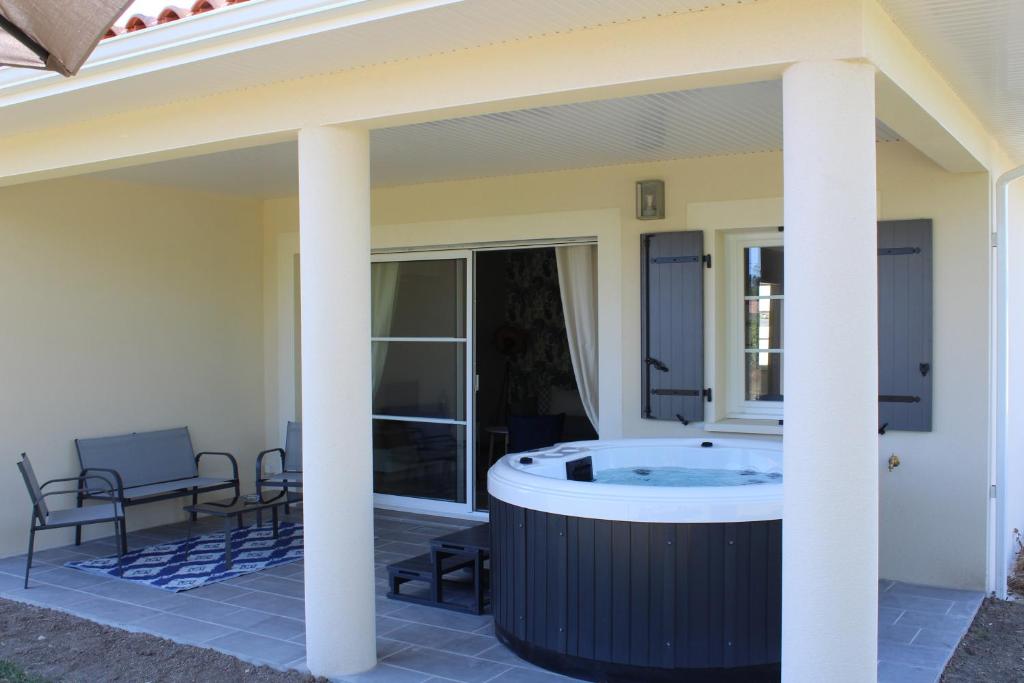 Gîte Rose, Séjour détente et bien être en famille avec jacuzzi photo 4