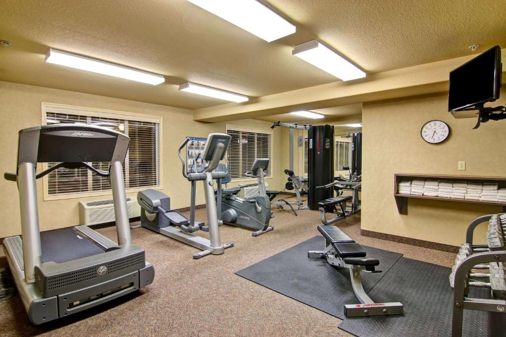 Ramada by Wyndham Ponoka photo 2
