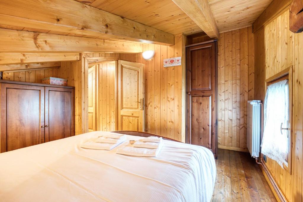Incanto Walser Apartments RONCO - Tap to explore photos
