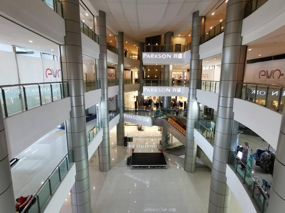 Eko Studio@EVO SOHO BANGI with NETFLIX & WIFI photo 1