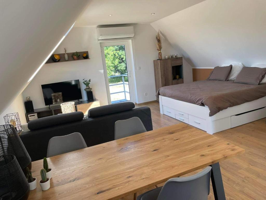 Au cœur de l'Ardenne Bleue - Studio avec piscine photo 3
