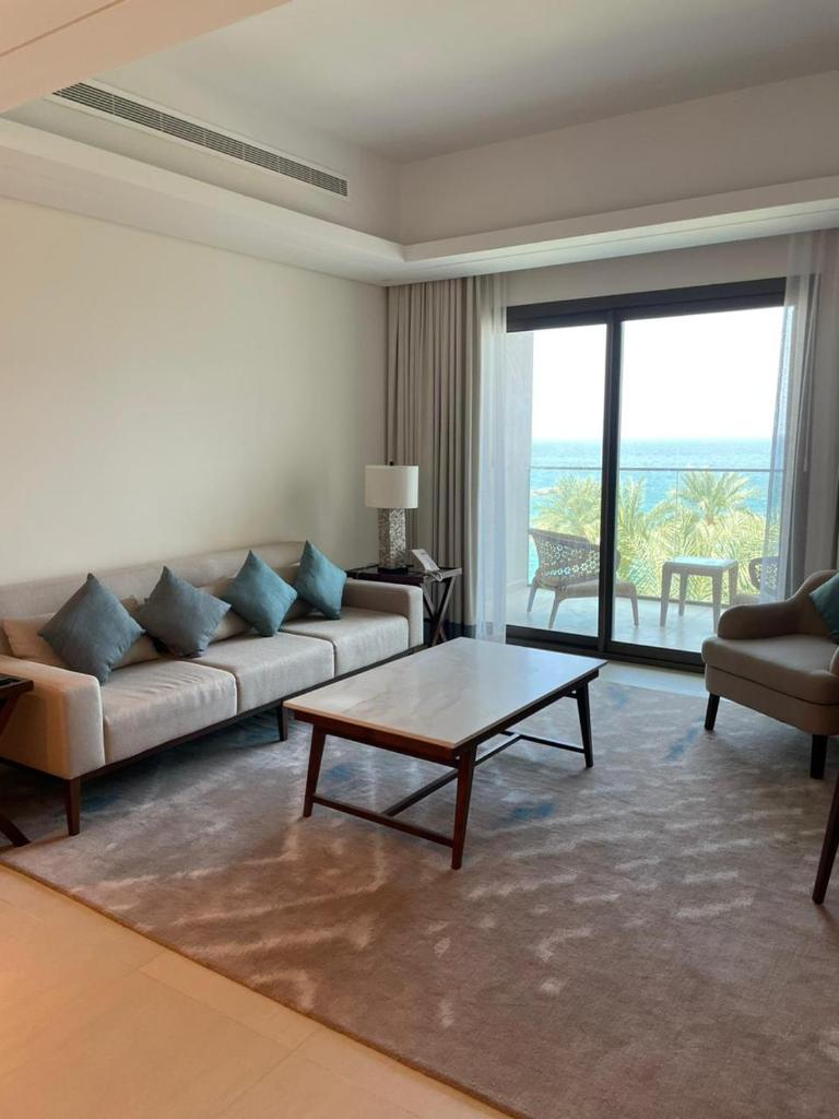 {
  "en-gb": "Sharm 3 Bedroom Luxury Apartment"
}