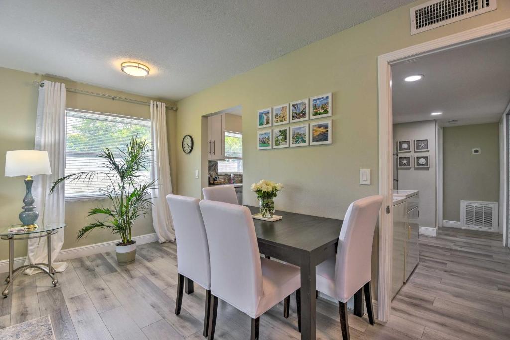 Cozy Sarasota Retreat - 3 Blocks to the Coast! photo 2