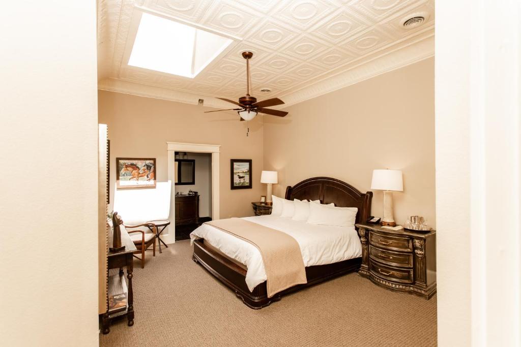 The Grand Hotel photo 2