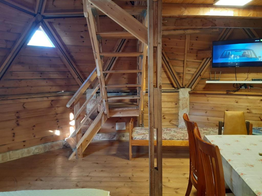 בקתת עץ בחורש במנות - דום גיאודזי - Wooden cabin in Manot photo 3