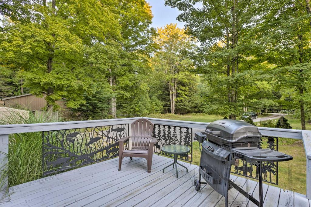 Charming Thompsonville Home with On-Site River! photo 1