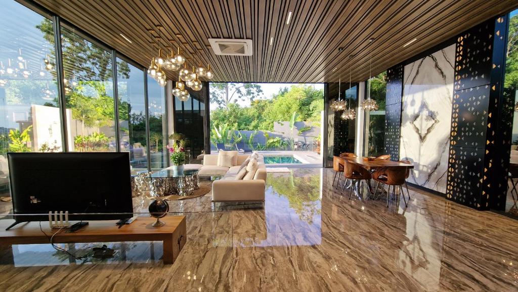 Villa Obsidian, with staff, sea view and walk to Choeng Mon beach photo 2