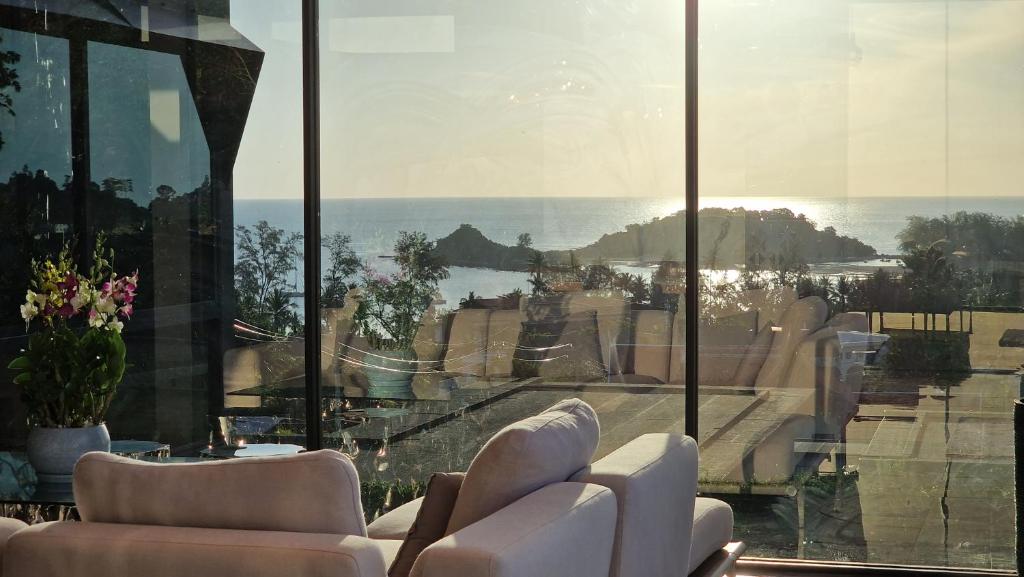 Villa Obsidian, with staff, sea view and walk to Choeng Mon beach photo 1