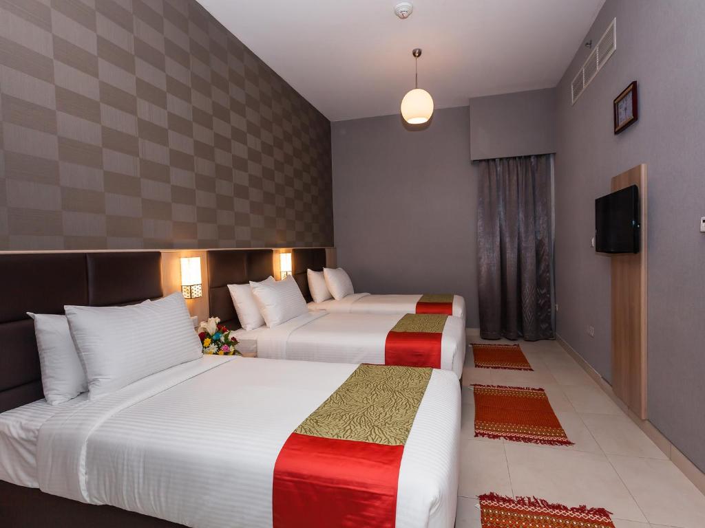 Трехместный (Трехместный номер), Отель Flora Square Hotel