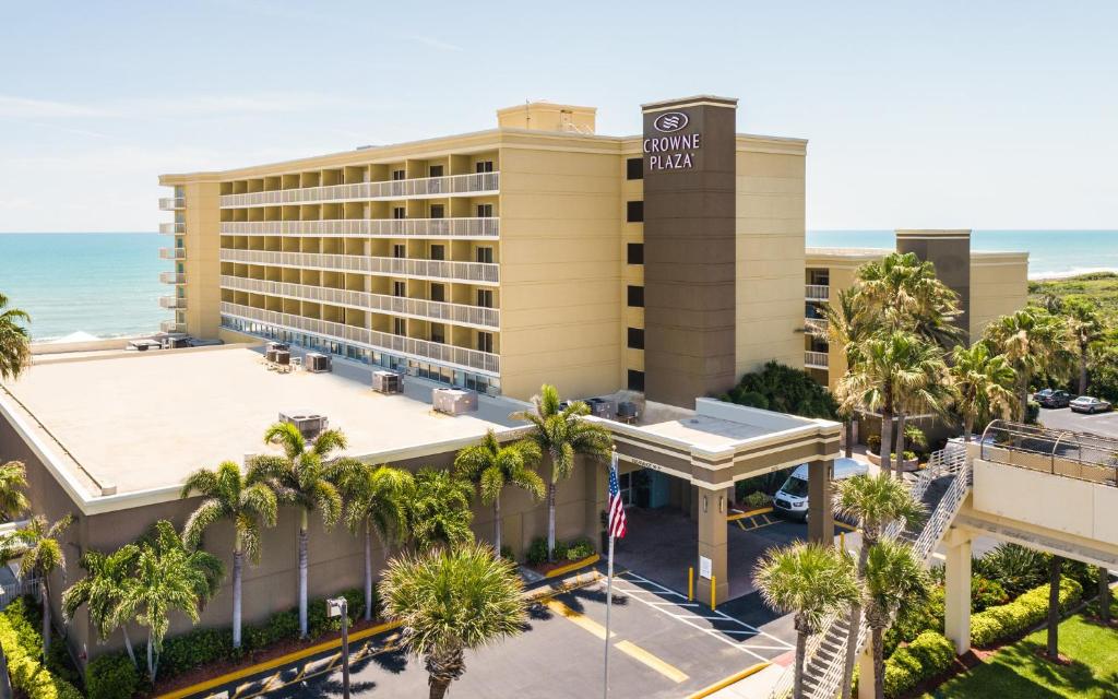 Crowne Plaza Melbourne - Oceanfront, an IHG Hotel image