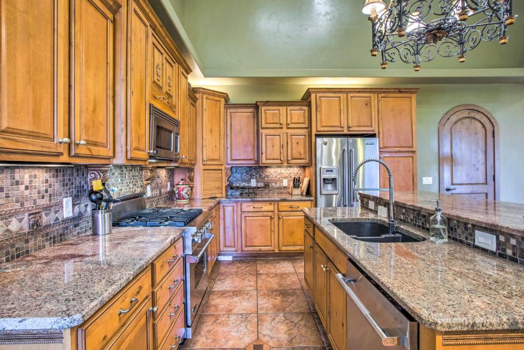 Spacious Grand Junction Home with Mountain View photo 1