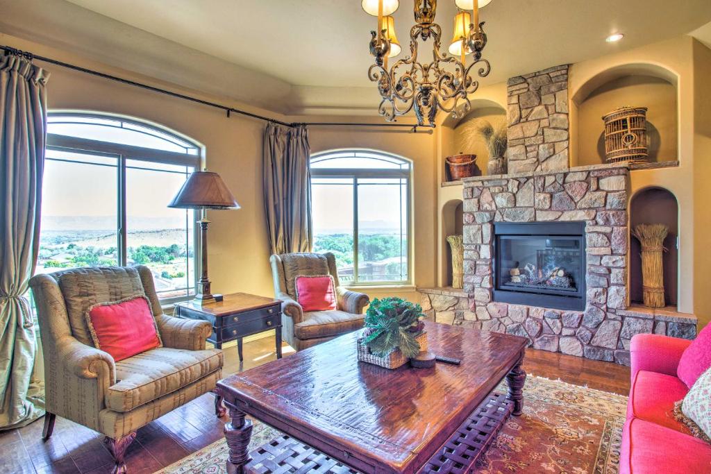 Spacious Grand Junction Home with Mountain View photo 3