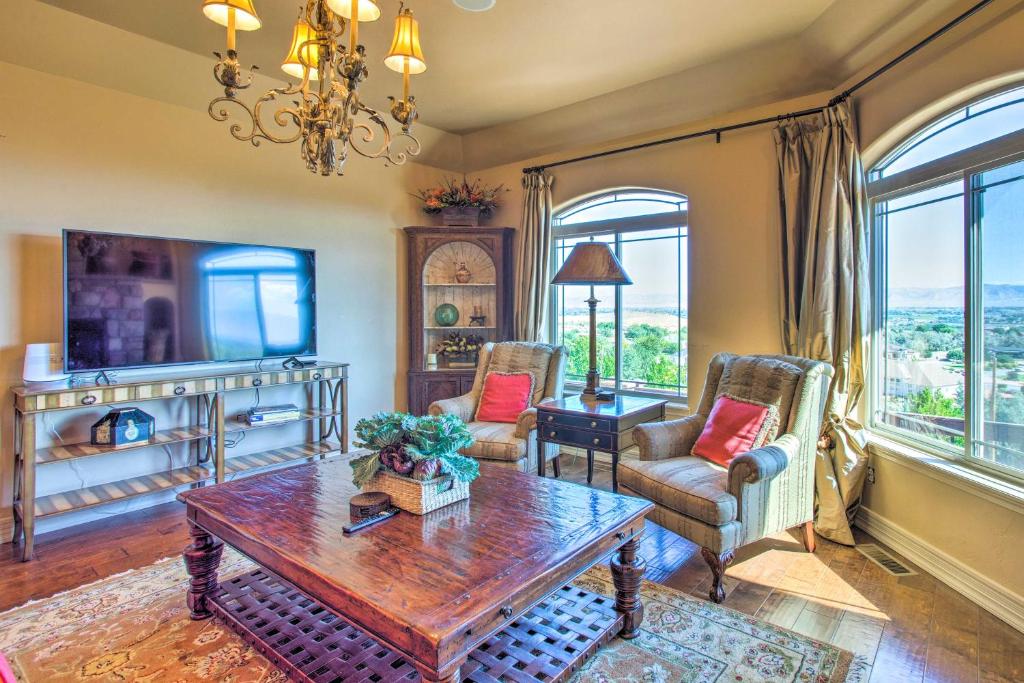 Spacious Grand Junction Home with Mountain View photo 4