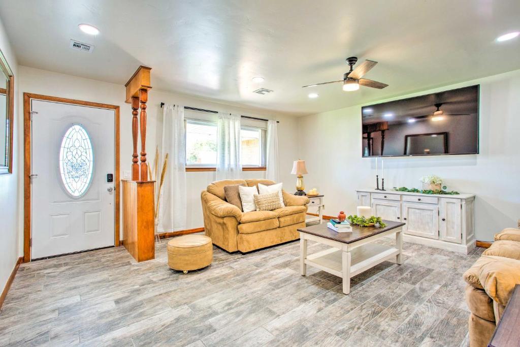 Woodward Home Near Crystal Beach Water Park! photo 3