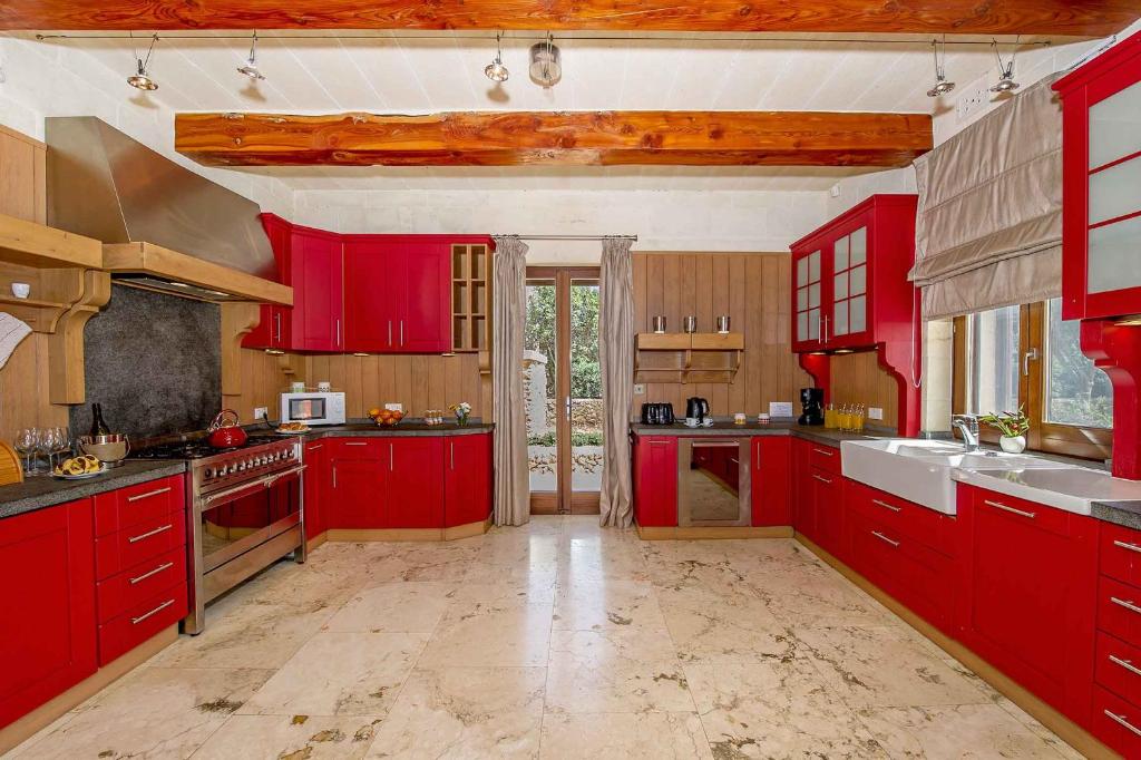 The Almonds Luxury Villa photo 3