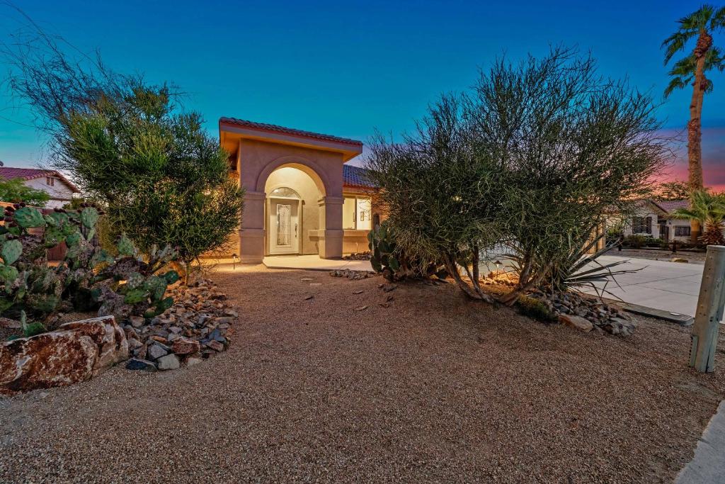 Palms Place in Indio photo 1