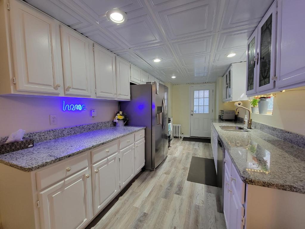 The Iris - A Cheerful Midtown Getaway photo 4